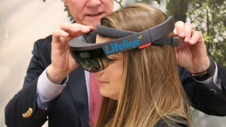 Rozšířená realita ve školách? Microsoft vsadil na HoloLens, pomůžou mu čeští Lifeliqe