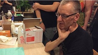 Divné kreace rukou a experimenty. Jak se žije prvním „kyborgům“ v Česku?