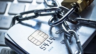 Bez antiviru a firewallu platební kartu na internetu používat nesmíte