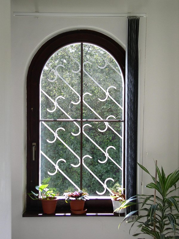 Bezpečnostní mříže jsou sice hezká věc, ale hyzdí výhled a někdy i kupodivu lákají zloděje.