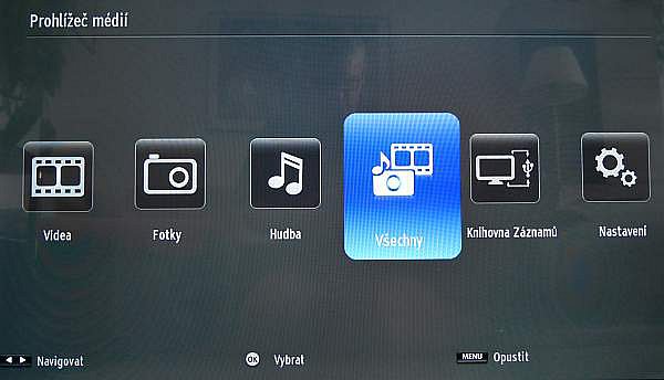 Menu multimédií: Jakmile si v nastavení přepnete na souborový náhled, můžete přehrávat všechny druhy multimédií najednou. Jak vidíte, k dispozici je i knihovna nahrávek. K nahrávání vám stačí klidně i 8 GB flash paměť…
