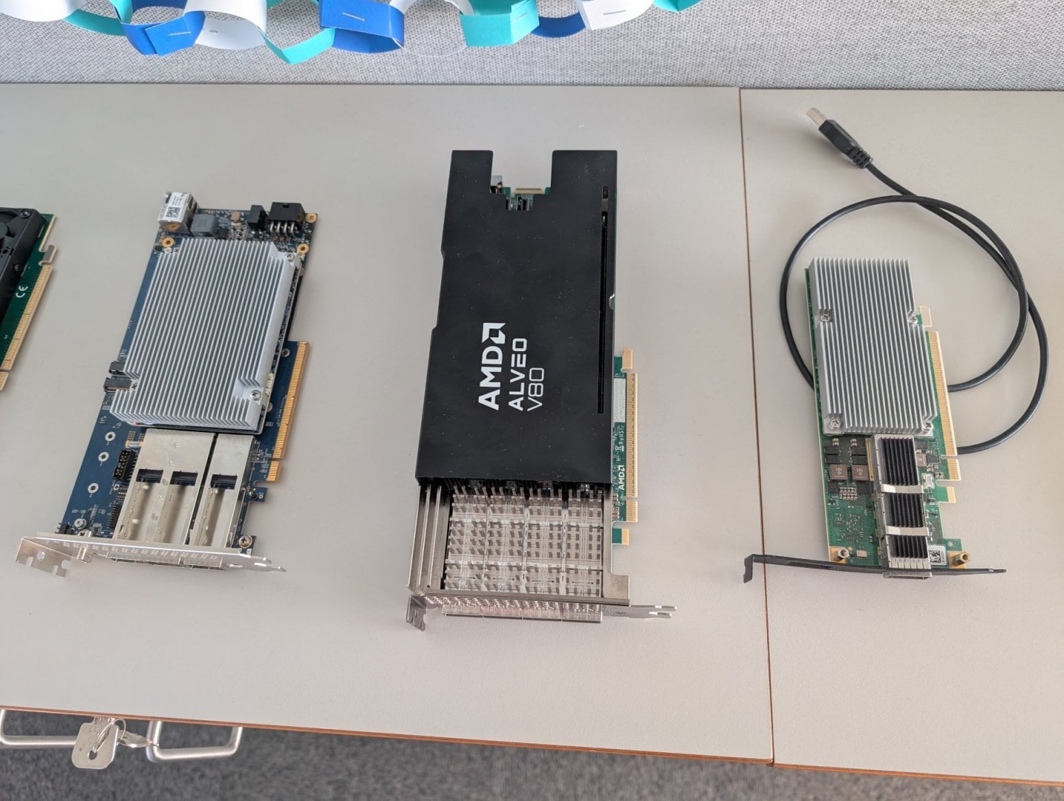 Ukázky FPGA karet v kancelářích Dynanic