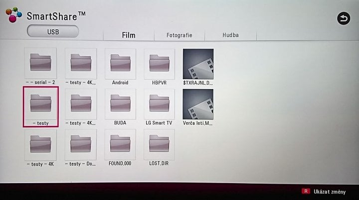 Souborový manager pro přehrávání multimédií přes USB.