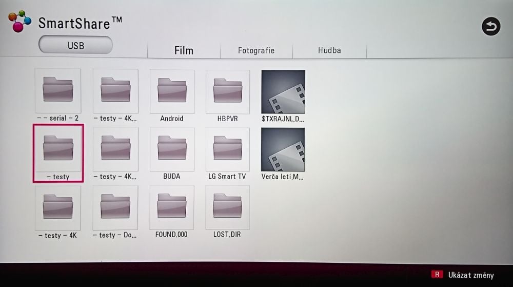 Souborový manager pro přehrávání multimédií přes USB.