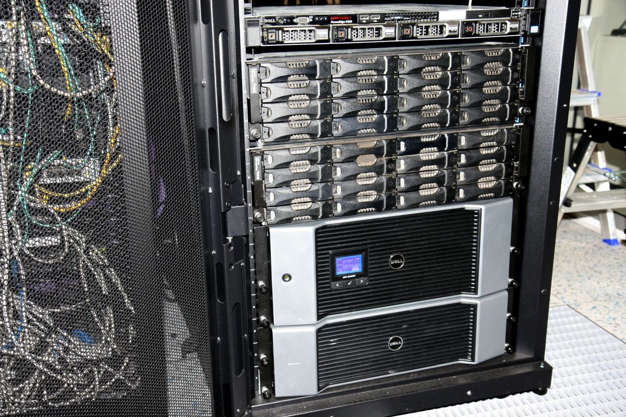 Úložiště tvoří dva Dell Storage SC8000 20TB, 2x Dell Compellent SC220 a 
2xE QUALLOGIC PS6100 30 TB.