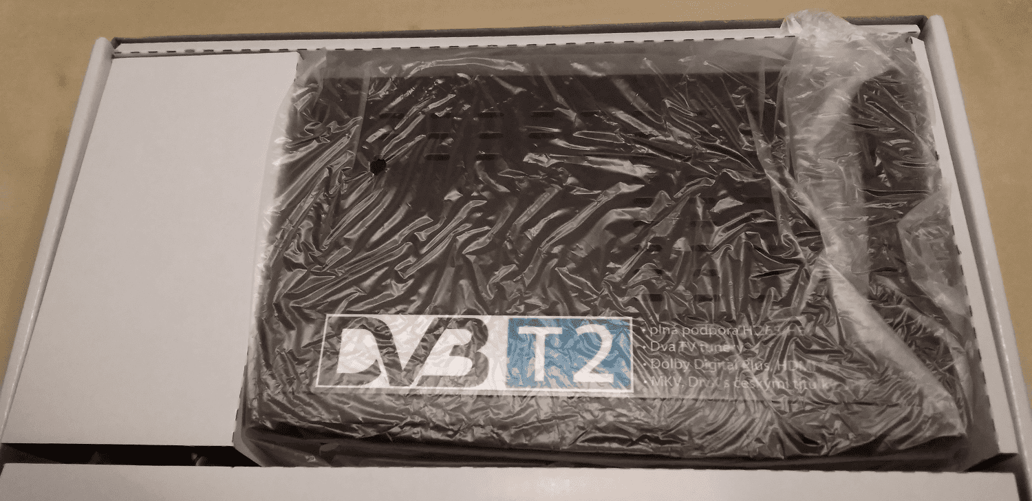 Krabice po otevření.