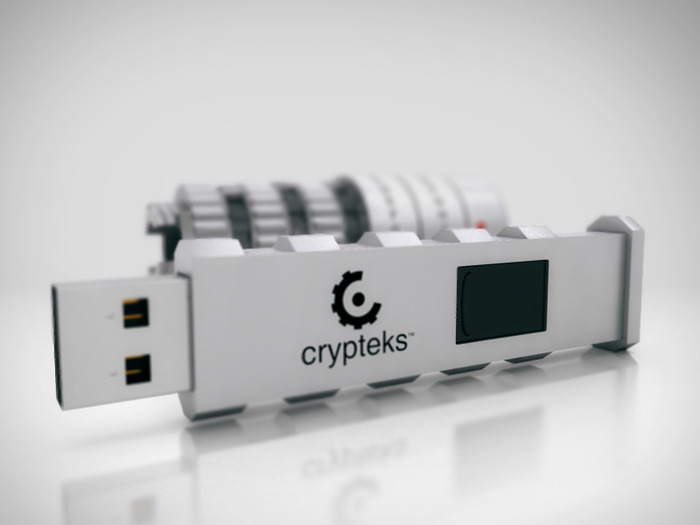 Hračka pro paranoiky nebo fanoušky starých šifer. Crypteks. USB disk zakódovaný 256bitovou šifrou? Proč ne. Autoři nakonec místo požadovaných dvanácti vybrali necelých 200 tisíc dolarů.