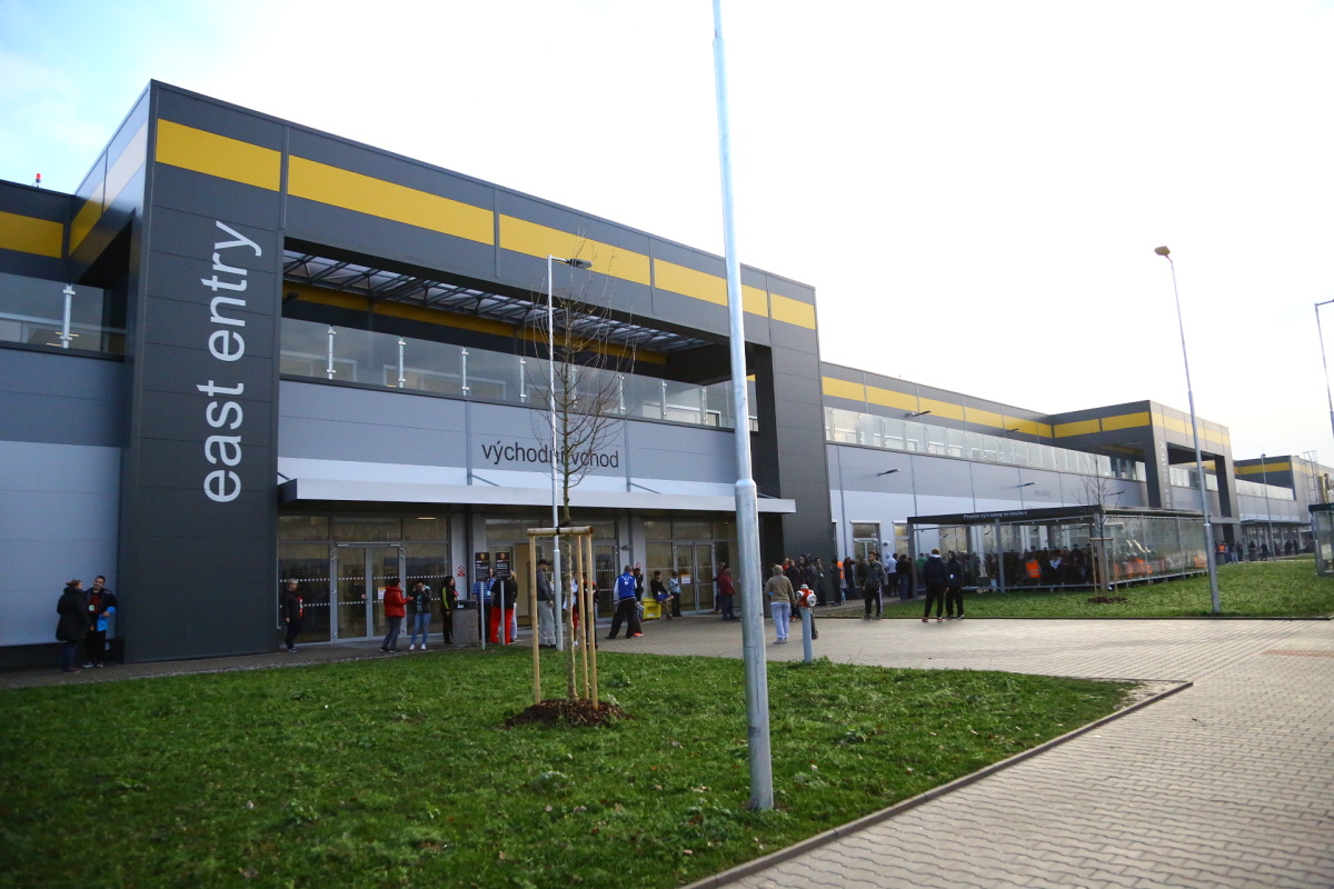 Distribuční centrum Amazonu v Dobrovízi