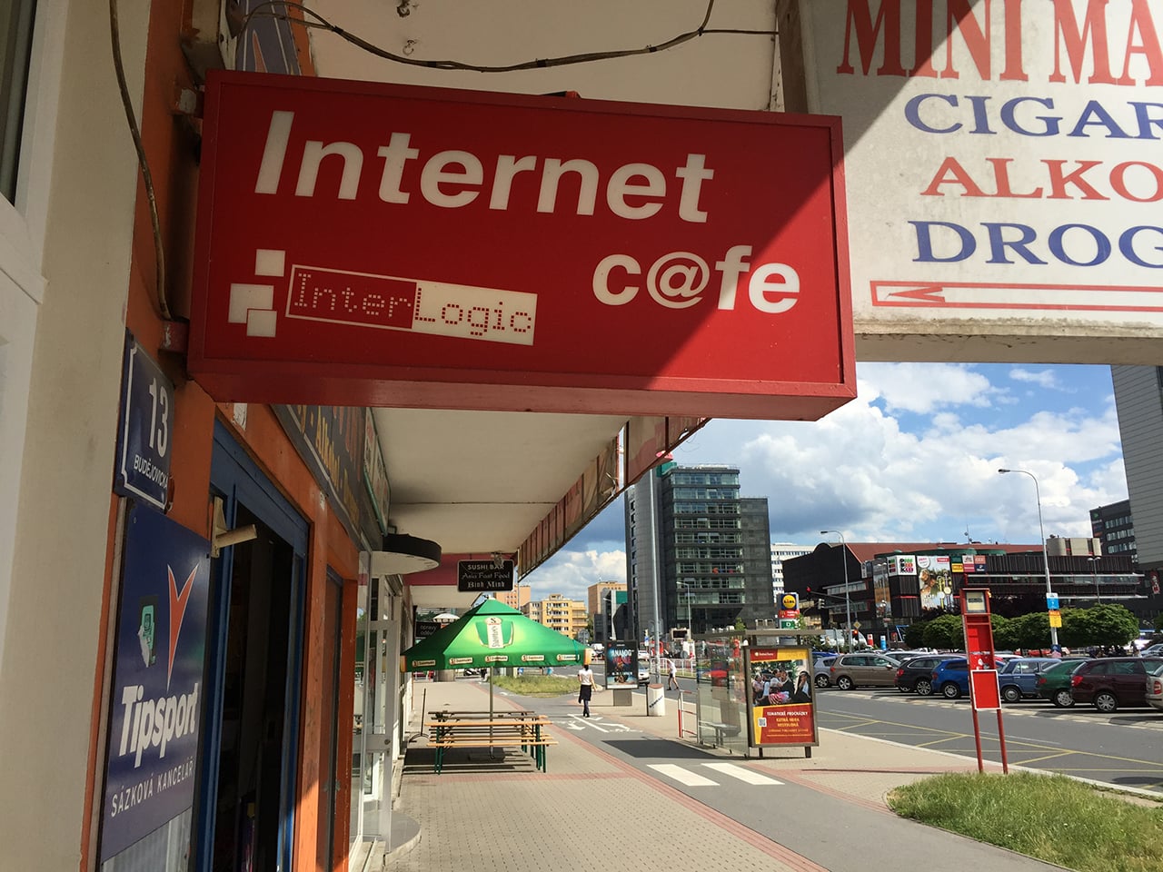 Internetová kavárna InterLogic Cafe na Pankráci.