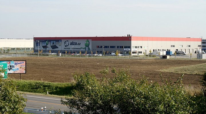 Pohled na logistické centrum Alza.cz.