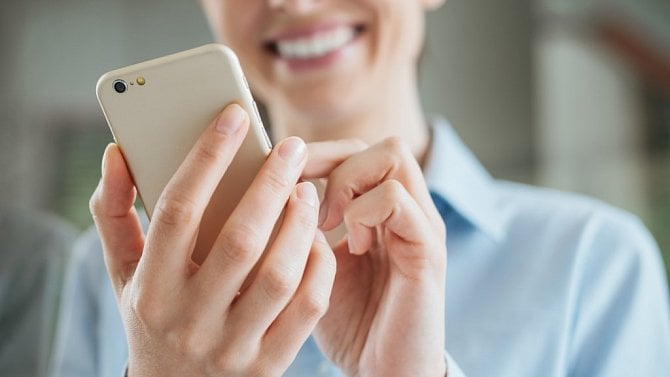 Mobilní telefon - smartphone