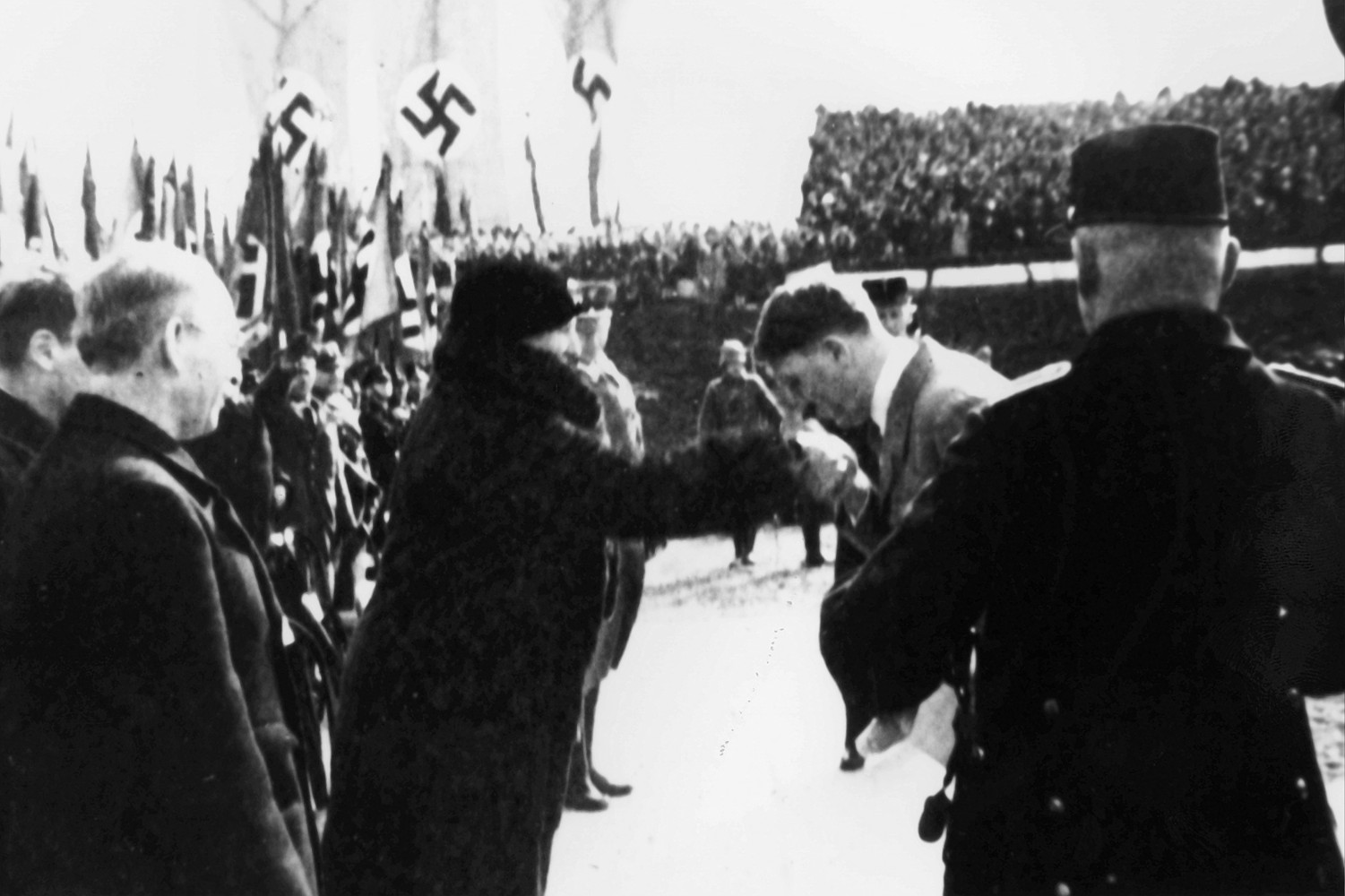 Dokumentární cyklus Hitlerovy ženy