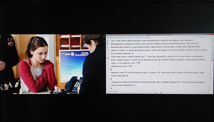 Volba "PbP" rozdělí videosignál ze dvou vstupu na dvě poloviny obrazovky. Výškově se okna bohužel ovlivnit nedají.