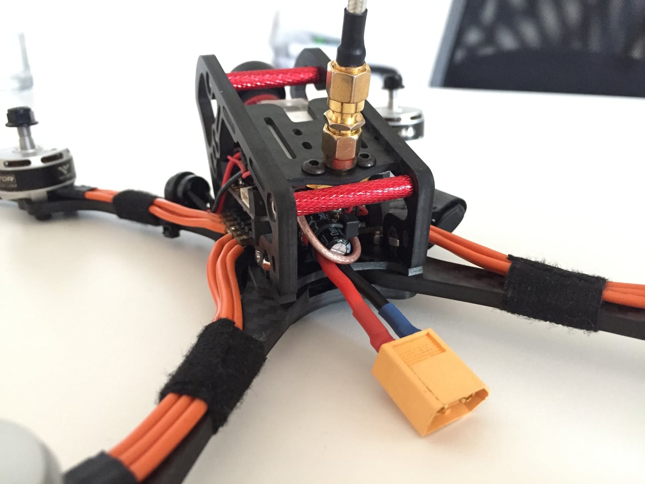 Závodní dron od českých Rotorama