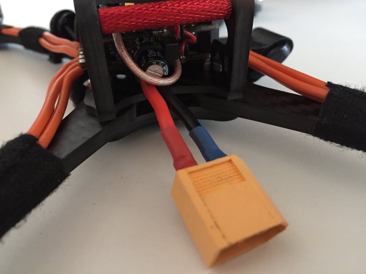 Závodní dron od českých Rotorama