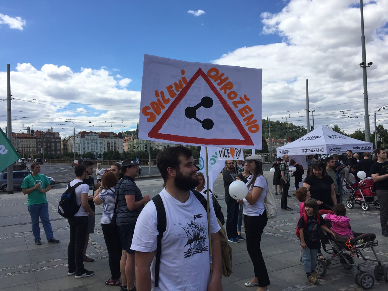 Demonstrace proti reformě copyrightu (články 11 a 13) v Praze