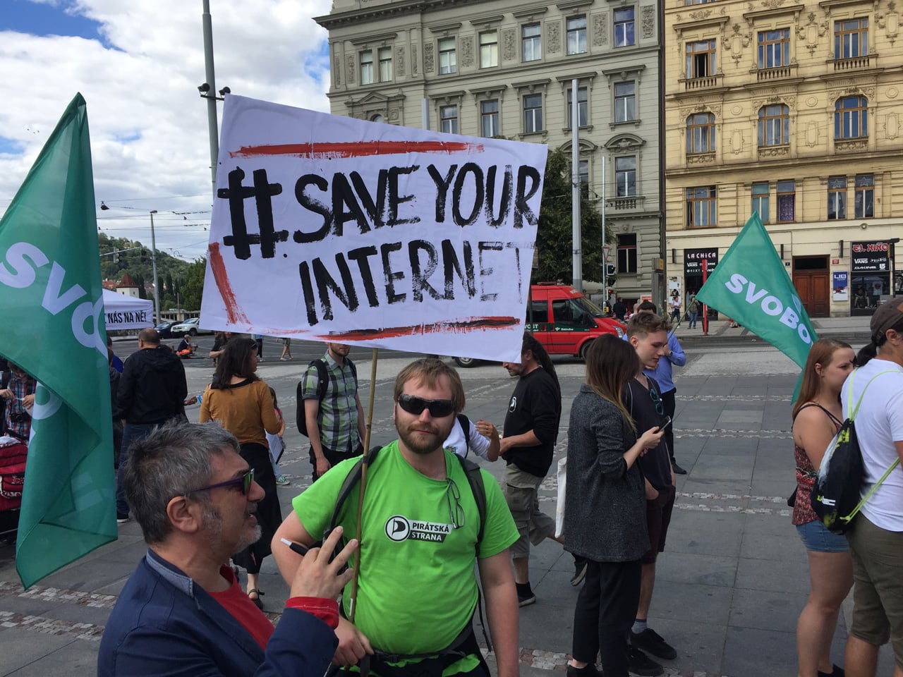 Demonstrace proti reformě copyrightu (články 11 a 13) v Praze