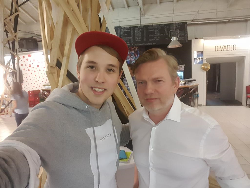 YouTuber Jirka Král (vlevo) a šéf českého O2 Tomáš Budník.