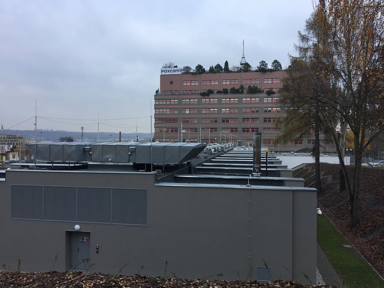 SafeDX, datacentrum Foxconnu a KKCG v Praze u Sazky