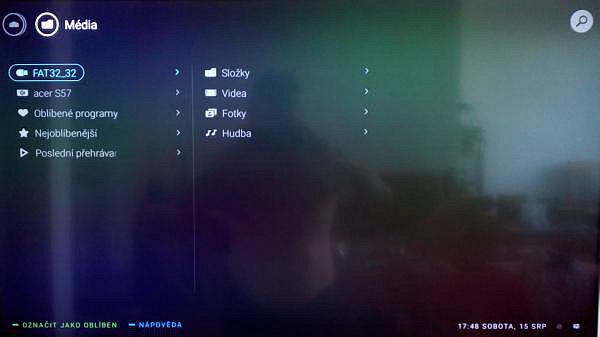 Souborový manager je přehledný a dobře ovladatelný, ale nedá se v něm kolovat. Vedle zobrazení adresářové struktury z USB média umí ukázat i síťová připojení a např. i naposledy zobrazené soubory.