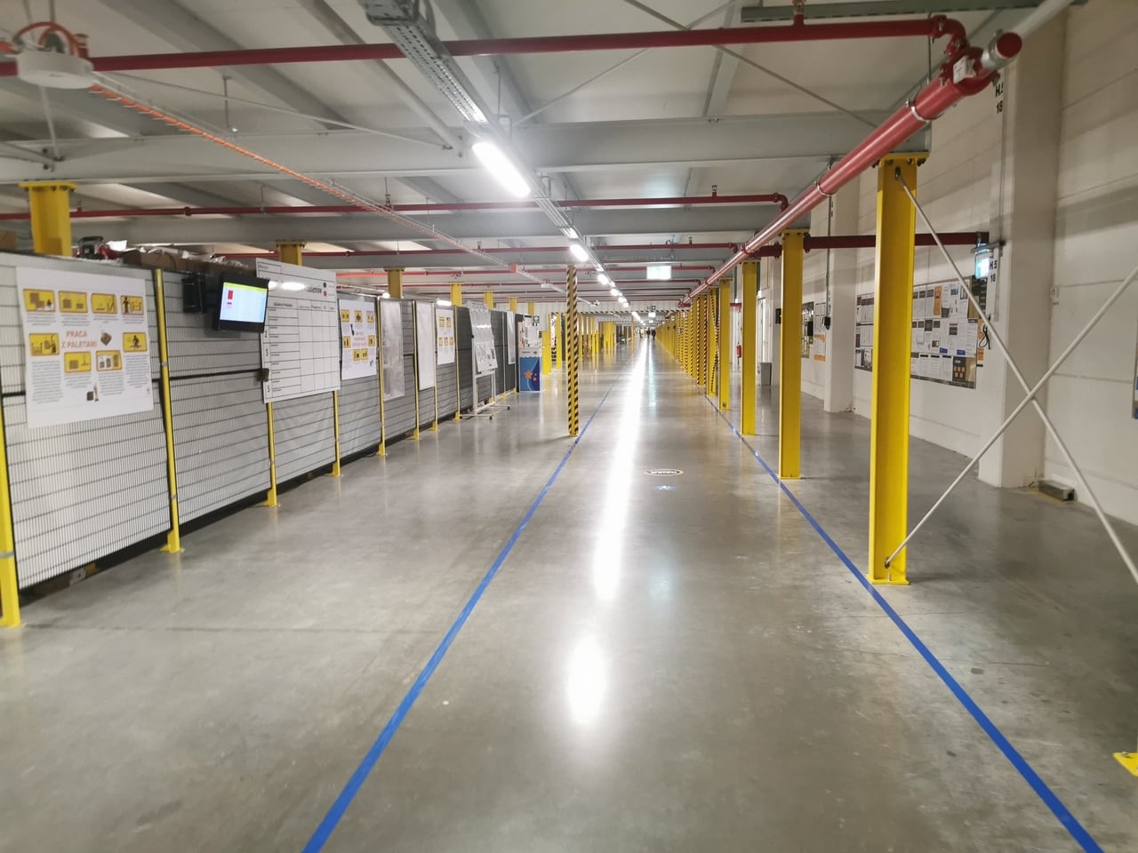 Robotické distribuční centrum Amazonu v polském Štětíně