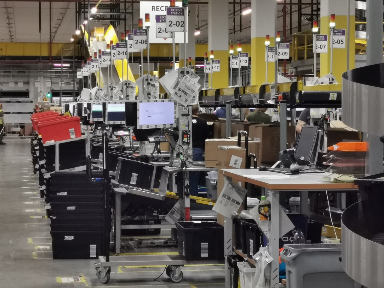 Robotické distribuční centrum Amazonu v polském Štětíně