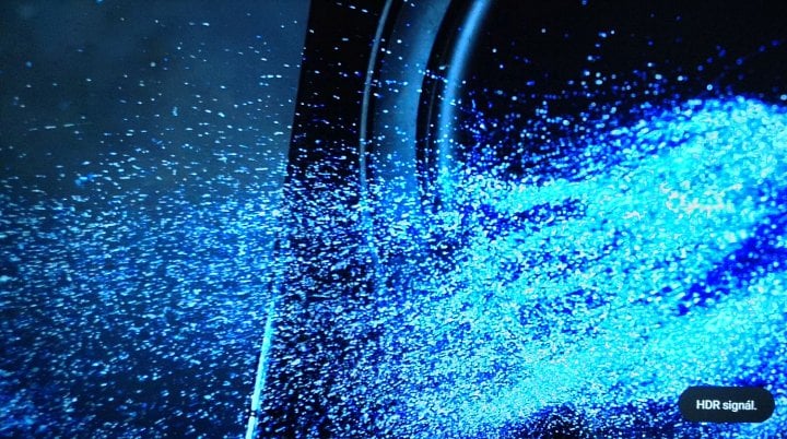 Přijat signál vysílání s technologií HDR (nebo video např. přes USB).