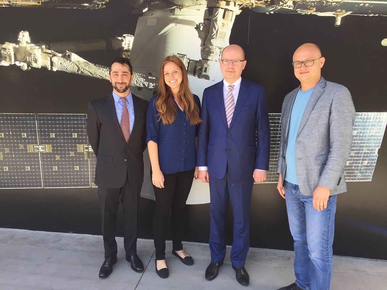 Premiér Bohuslav Sobotka v centrálě SpaceX.