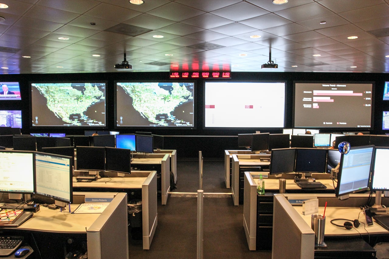 Řidící místnost v Dell Global Command Center v Round Rock v Texasu.