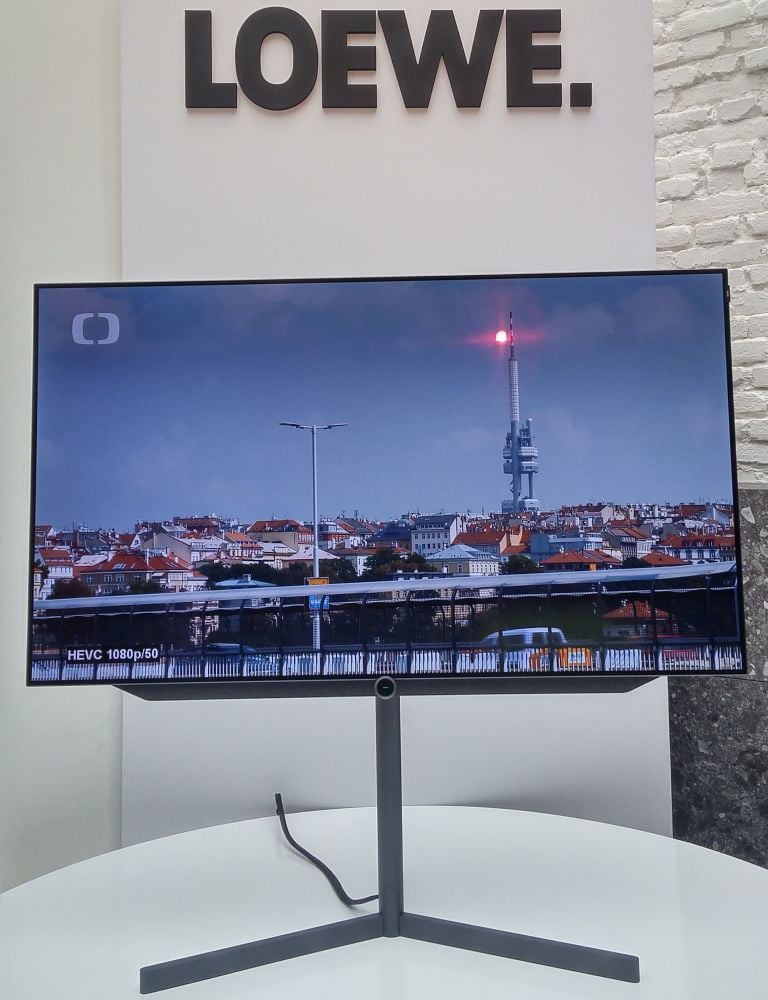 Verze s úhlopříčkou 65 palců a české experimentální vysílání v DVB-T2/HEVC.