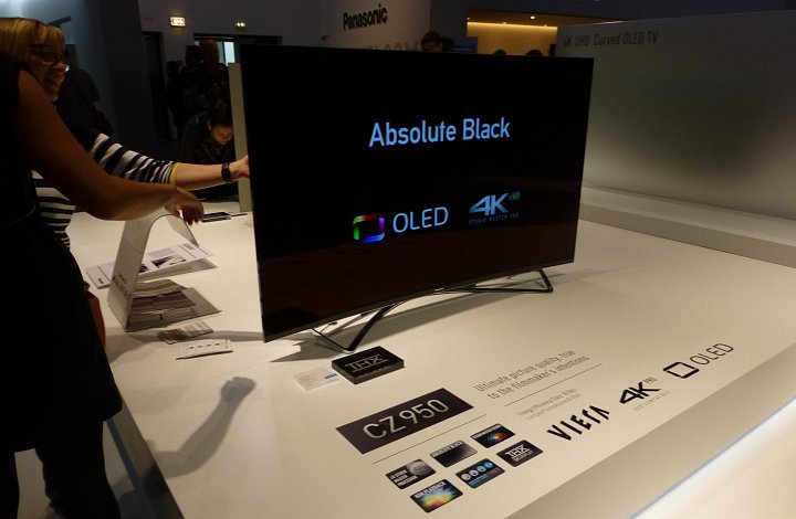 Skromné prohlášení na obrazovce (Absolute Black) u OLED televizoru sedí...