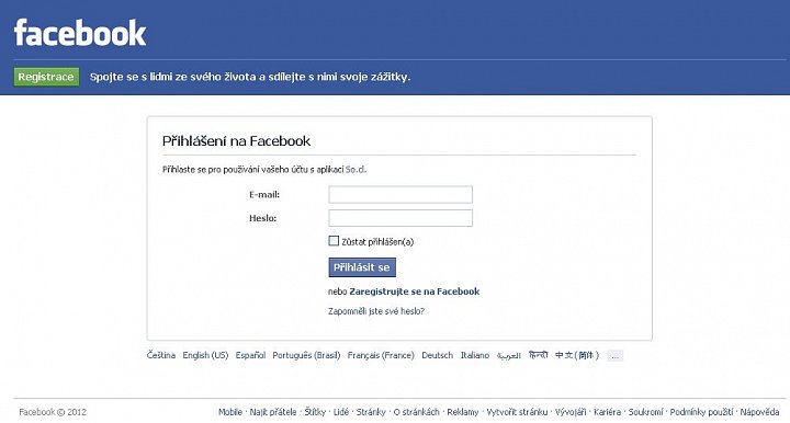 Nejdříve musíte zadat přihlašovací údaje k Facebook účtu.