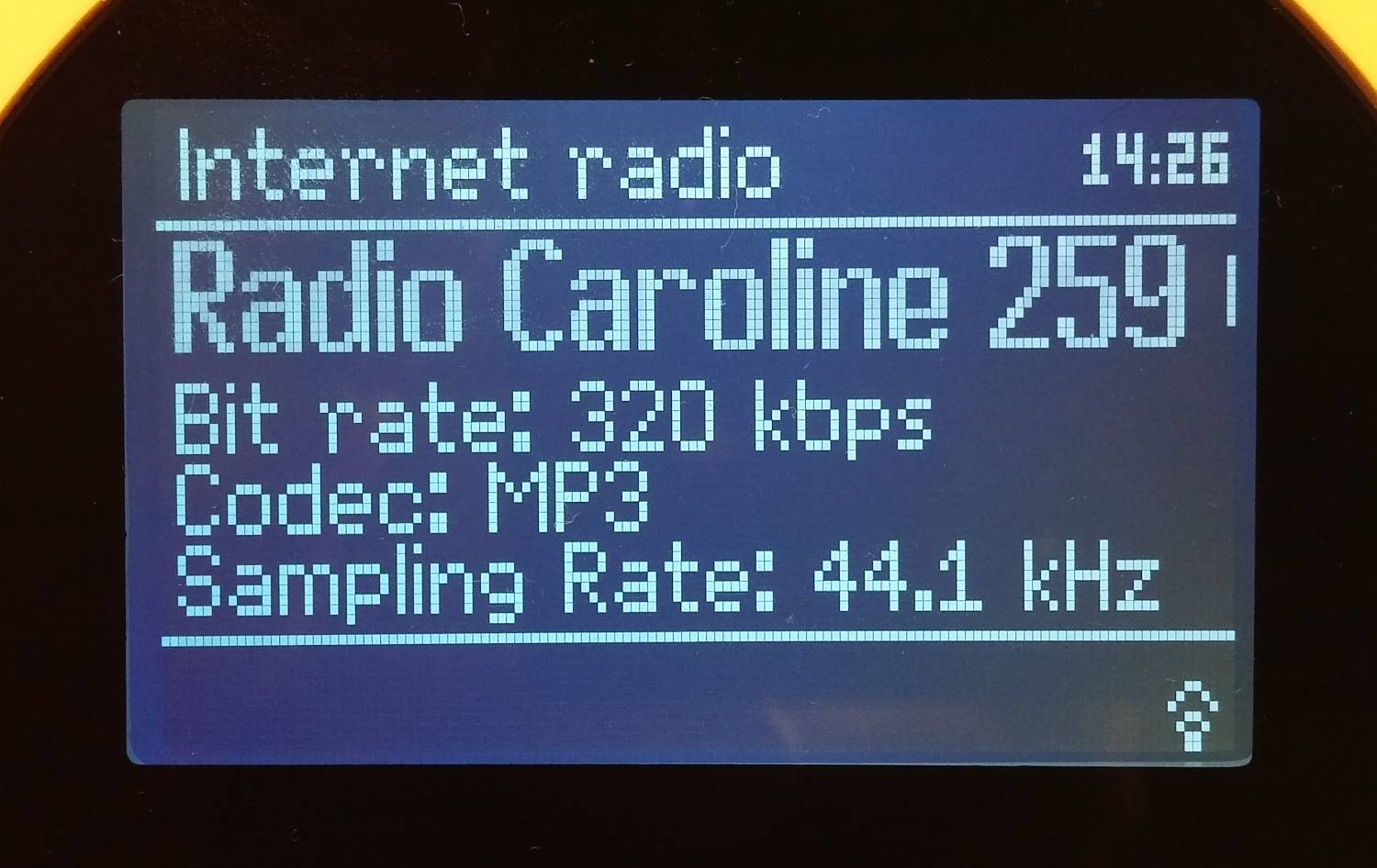 Tohle už je "slušnej nářez". Jeden ze čtenářů Digizone, který mi ji poradil dokonce tvrdí, že jde o kodek AAC. Ne, že bych to na stolním mono rádiu poznal. I těch 320 kb/s v MP3 je už za jeho hranicí.