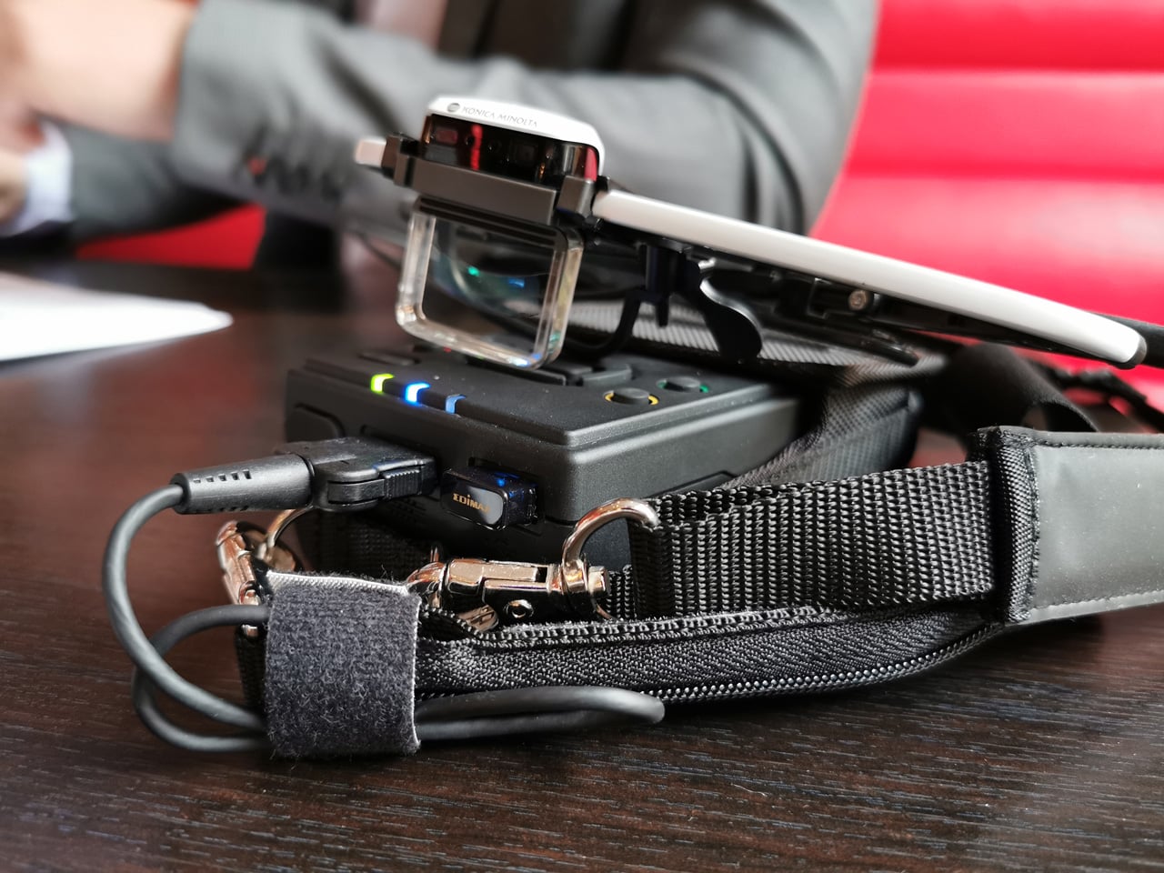 AR brýle Konica Minolta AIRe Lens, které vznikly i v Brně