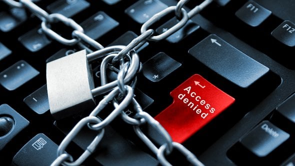 Ransomware - zámek - řetězy - klávesnice