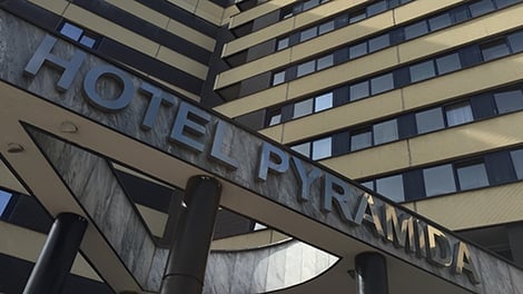 Hotel Pyramida v Praze, dějiště V4 hackathonu pořádaného AT&T a ČTÚ.