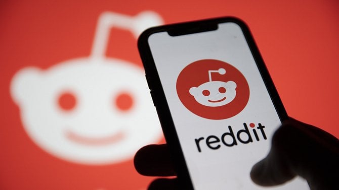 Reddit - logo - mobilní aplikace