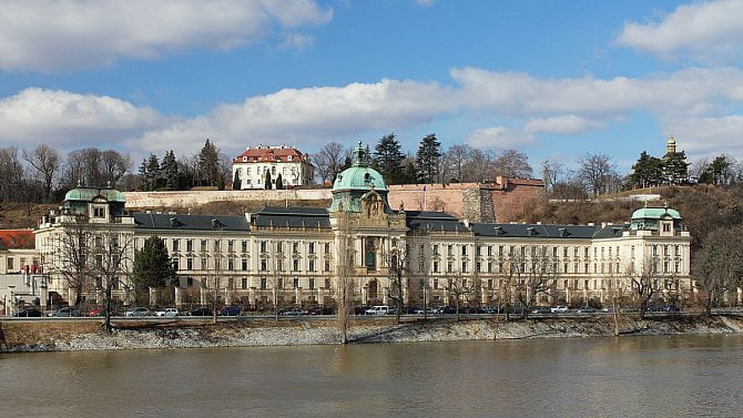 Strakova akademie, Vláda ČR