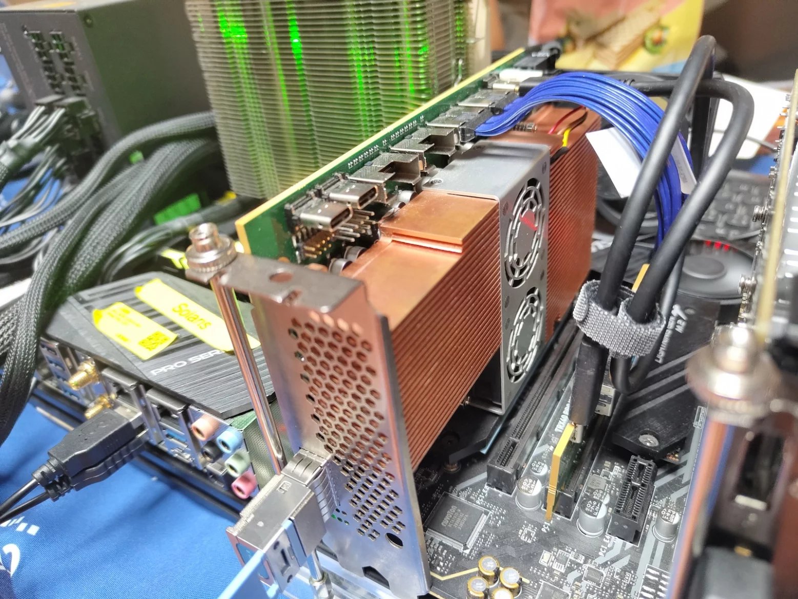 400Gb síťová akcelerační karta od CESNET a Reflex CES
