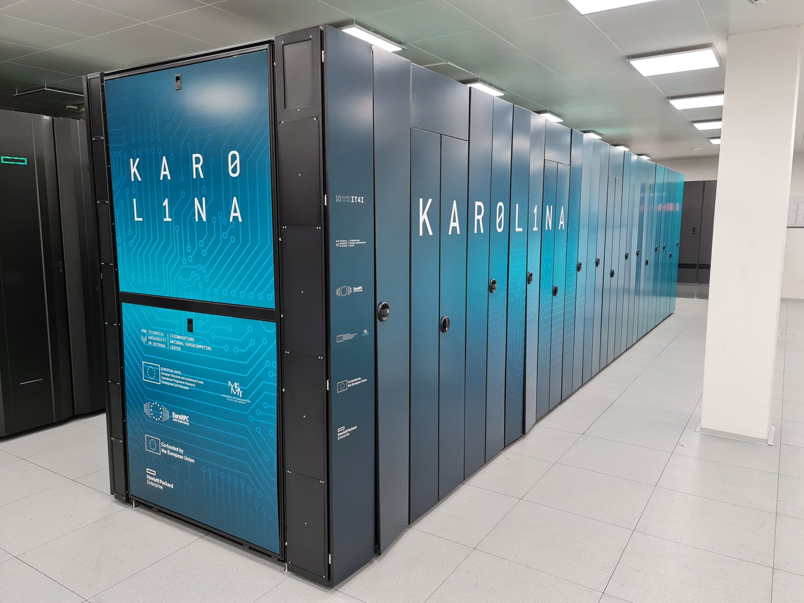 Superpočítač Karolina na IT4Innovations v Ostravě