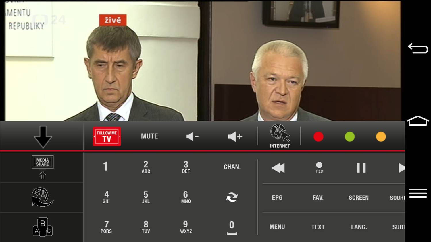 V aplikaci pro mobil či tablet můžete měnit kanály, zesilovat zvuk, využít internet a dotykovou plošku nebo – jako v tomto případě – sáhnout po funkci FollowMe TV. Pak mobil přebírá obrazovku televizoru.