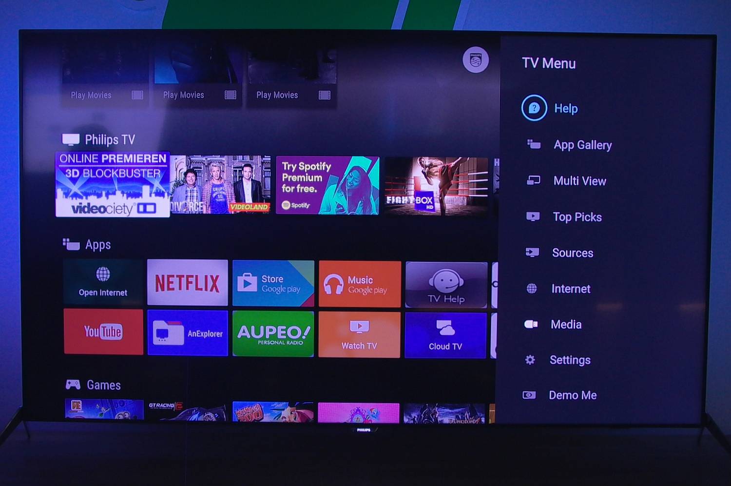 V nové domácí obrazovce vyvoláte i takovéto menu.