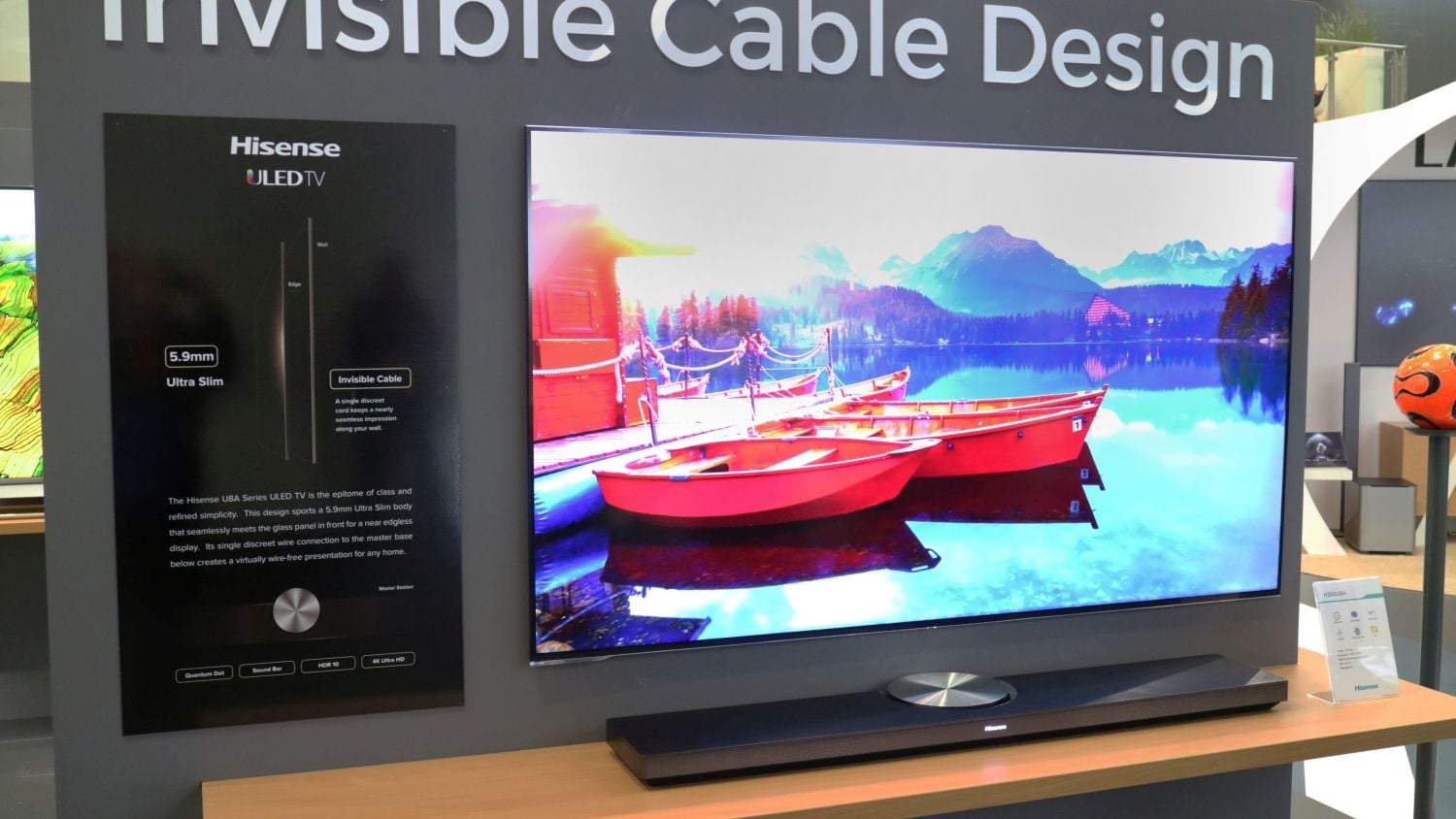 Hisense se se svým televizorem ULED řady U8A snaží koncepcí přiblížit OLED. Obrazovka má 6 mm, zbytek je v externím boxu. Vše spojeno tzv. neviditelným kabelem (rozumějte velice tenkým).