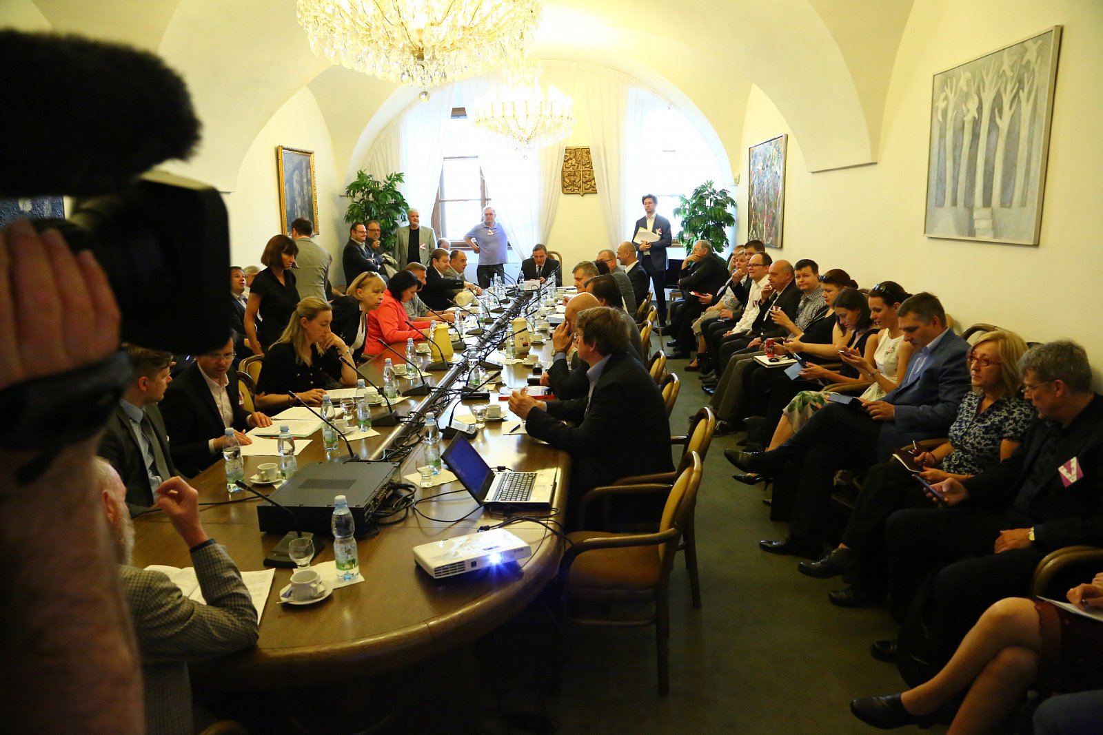 Ostře sledované jednání Volebního výboru sněmovny 3. června 2015