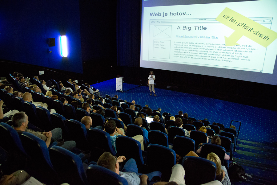 Pojem „obsah“ prý vychází z představy, že se jím „naplní hotový web“…