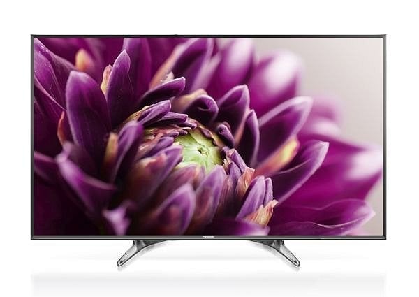 Vnější design televizoru je uměřeně elegantní a i podstavec v této poloze má něco do sebe.