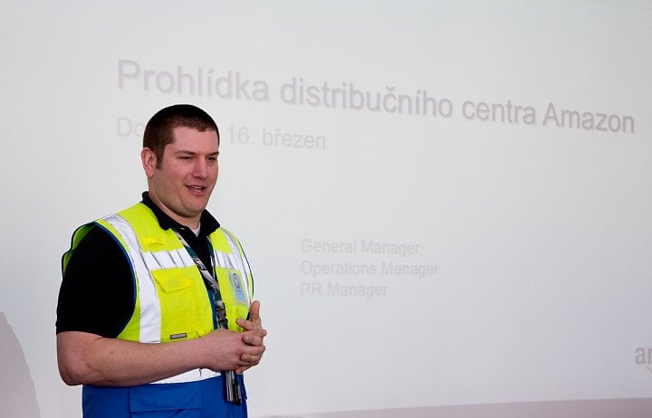 Dobrovízkému centru šéfuje Američan - Matt Green. Zvládá už několik českých vět a díky přípravám stavby nového centra v Počernicích si už osahává i tuzemské samosprávní reálie.