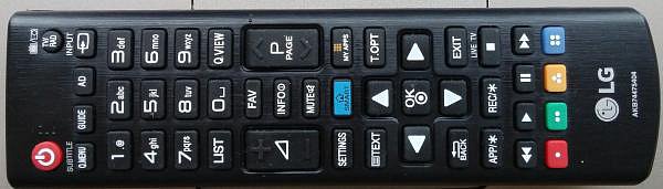 Prostor mezi tlačítky je naprosto minimální a ovladač působí dosti nepřehledným dojmem. A to tlačítka pro multimédia nejsou kompletní a televizor si vypomáhá těmi softwarovými.