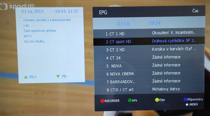 Jak vidíte, EPG je vysloveně základní. Pokud „vystoupáte“ nad stanici ČT 1 HD můžete šipkovými tlačítky vlevo a vpravo změnit čas a datum. Pokud ještě výše, dostanete se na dva náhledy na EPG.
