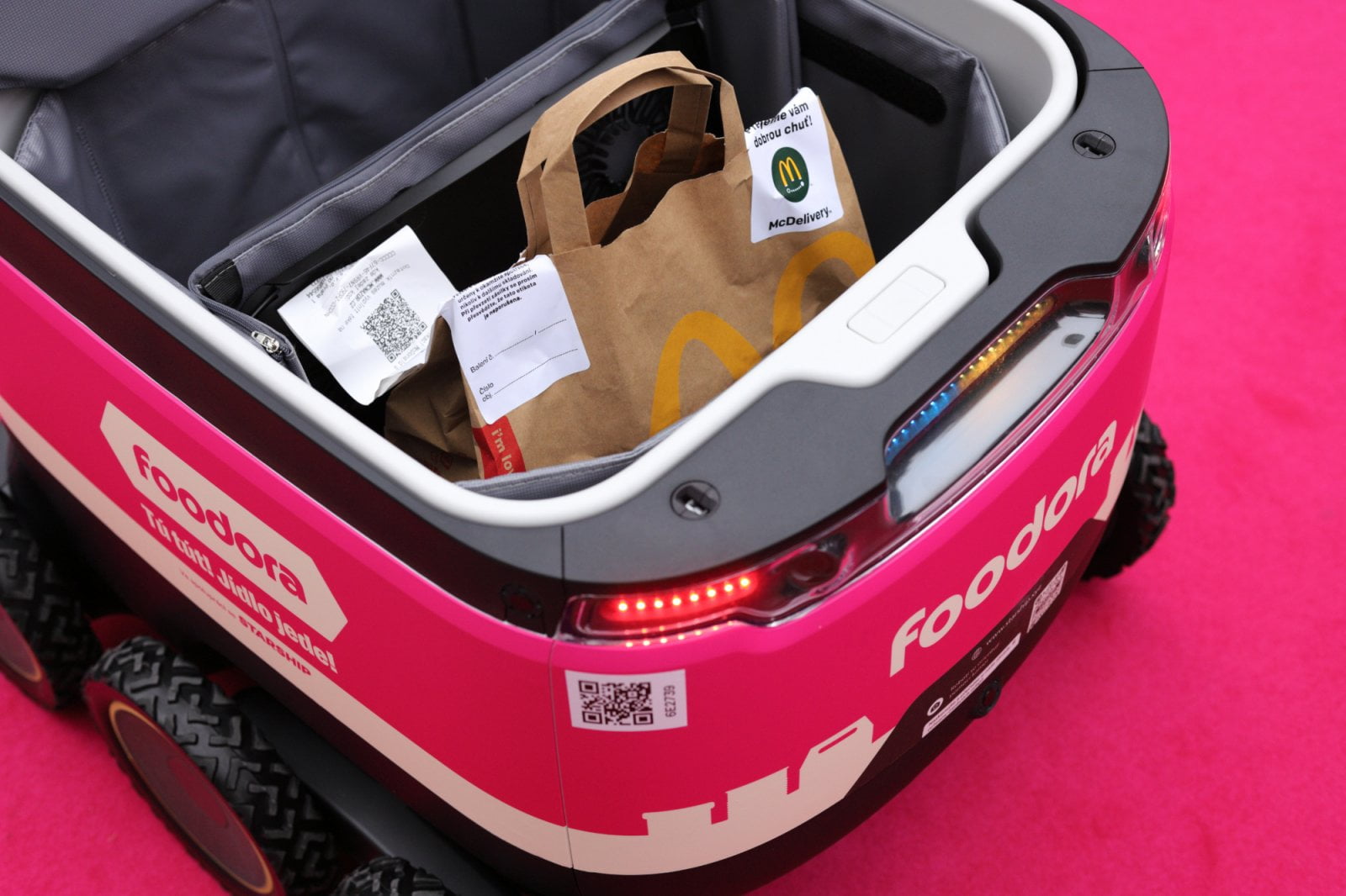 Robot - Foodora - Starship Technologies - autonomni rizeni